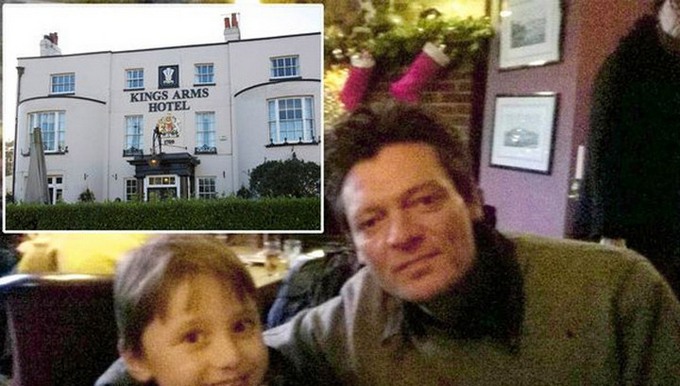 E dietro di lui c'è un fantasma nero ...