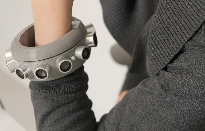 Gli americani hanno creato un braccialetto che blocca i microfoni