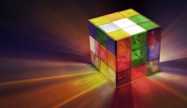Un giovane americano stabilisce un nuovo record mondiale per la raccolta del cubo di Rubik