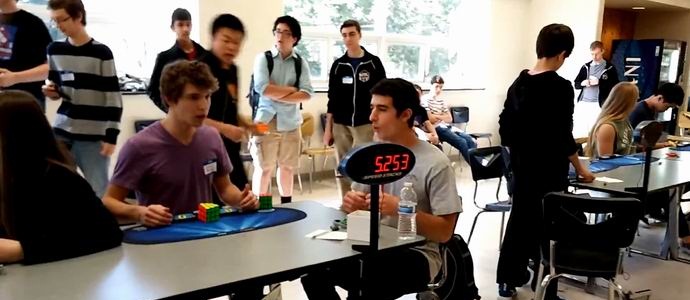 Uno studente americano è riuscito a assemblare un cubo di Rubik in meno di sei secondi.