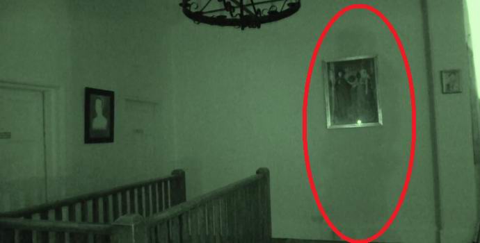 Gli inglesi fotografati vivono un'ombra spettrale