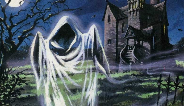 Una figura spettrale bianca che cammina per la casa è entrata nell'obiettivo di una telecamera di sorveglianza