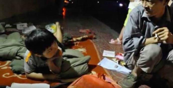 Un senzatetto che ha trovato una ragazza in un bidone della spazzatura ha raccolto la sua educazione