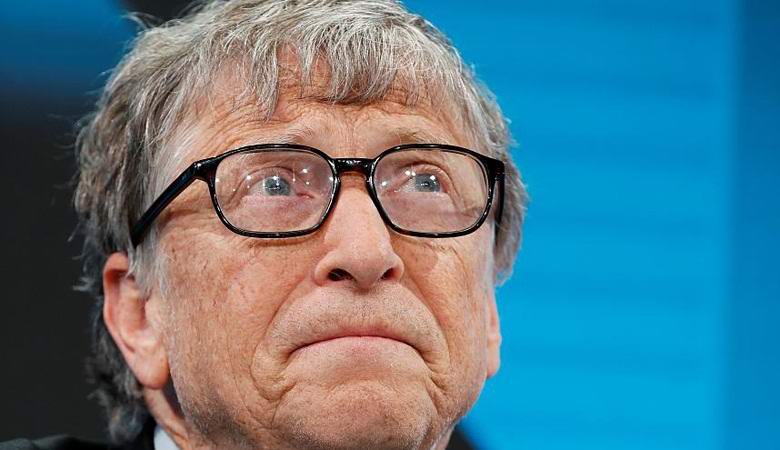 Bill Gates ha giustapposto l'intelligenza artificiale con le armi atomiche.