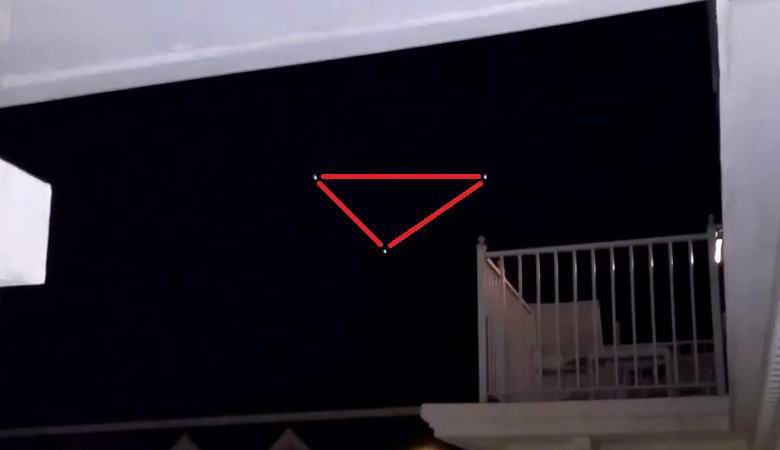 Un grande UFO triangolare ha sorvolato il New Jersey