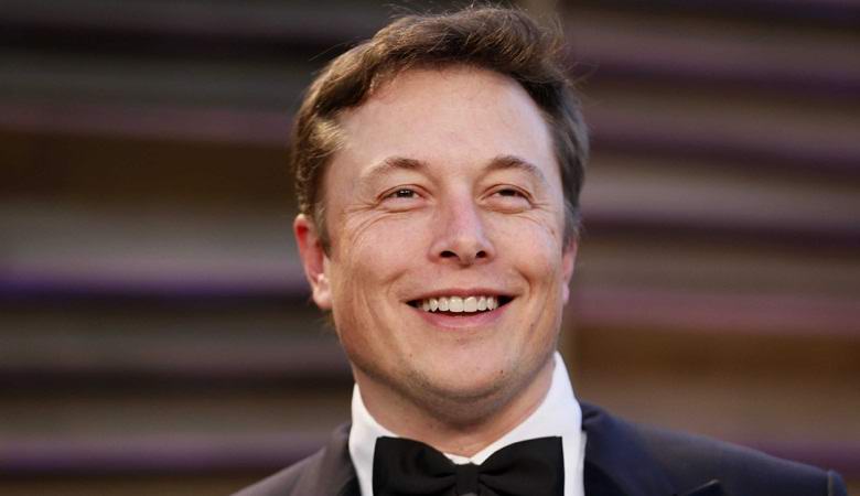 La paura di Elon La maschera dei robot si chiama paranoia