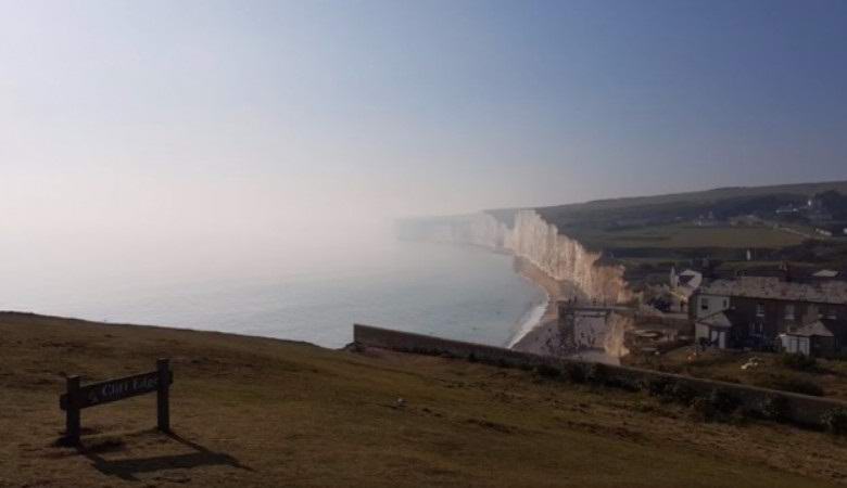 La misteriosa nebbia velenosa avvolgeva la spiaggia britannica