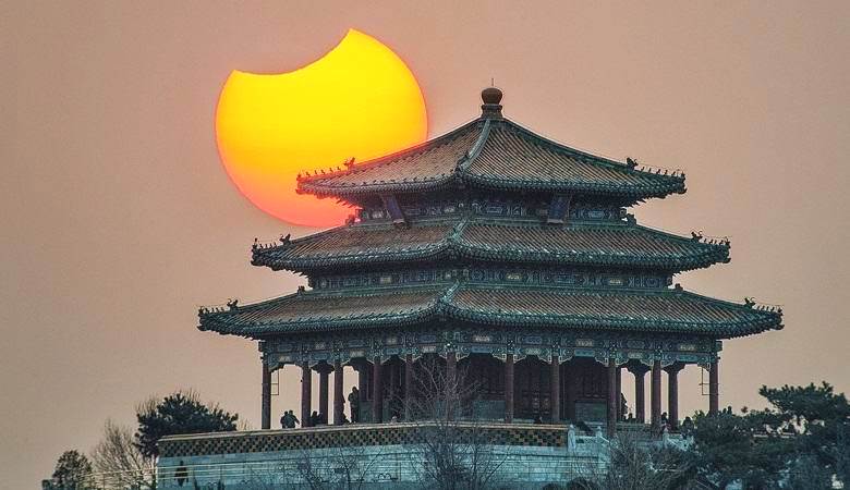 Eclissi solare parziale fotografata sulla Cina