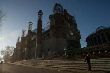 L'uomo che ha costruito un'enorme cattedrale per 53 anni. Solo