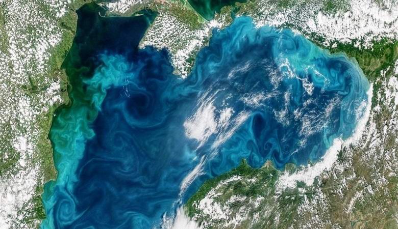 Il Mar Nero e lo stretto del Bosforo hanno cambiato radicalmente il colore