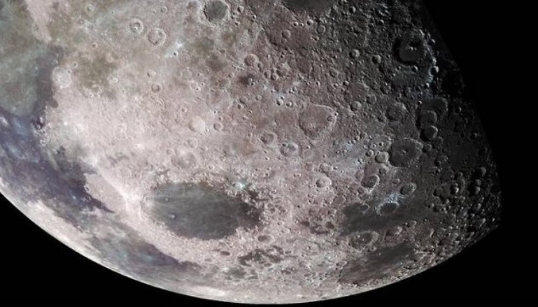 Ciò che è sotto la superficie della luna, gli scienziati hanno scoperto