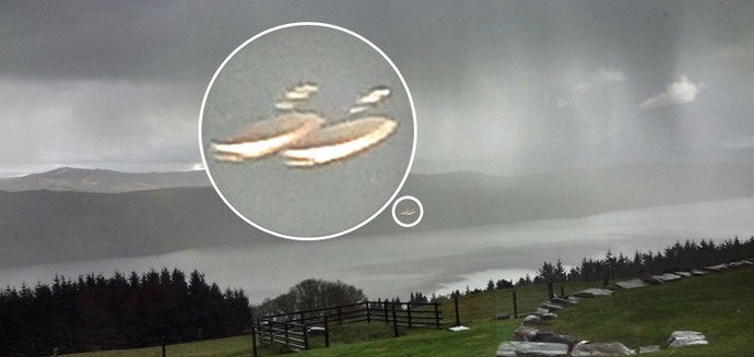 Il mostro del lago di Loch Ness ha stretto amicizia con gli UFO
