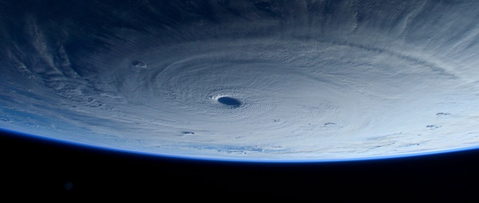 Imbuto mostruoso sull'Oceano Pacifico