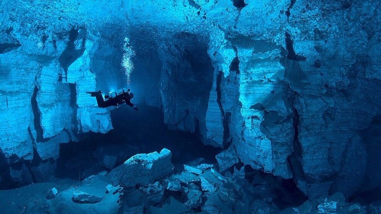 I subacquei sono stati sorpresi di trovare uno strano sottomarino