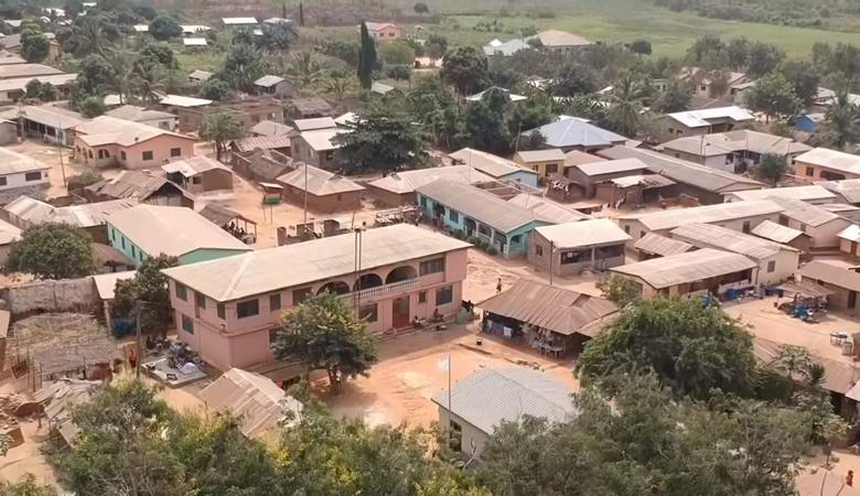 Un villaggio dove nessuno è sepolto e non dà alla luce, e anche dove non ci sono animali