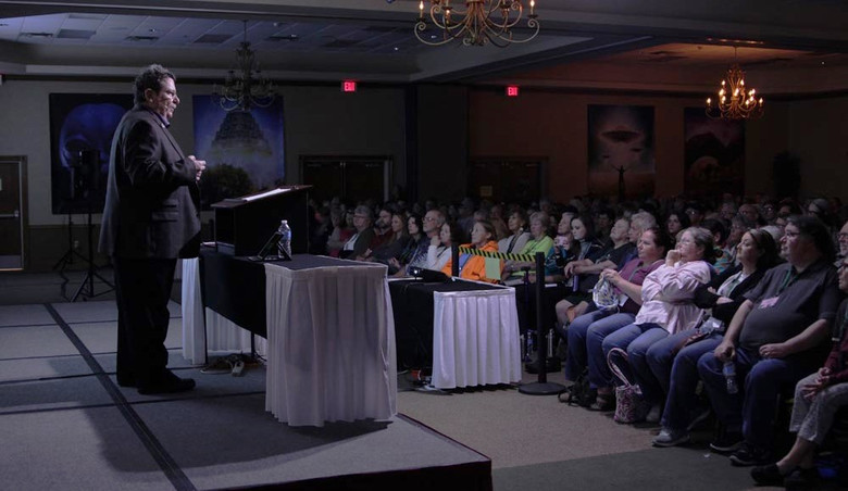 I bambini con gli occhi neri possono essere alieni.