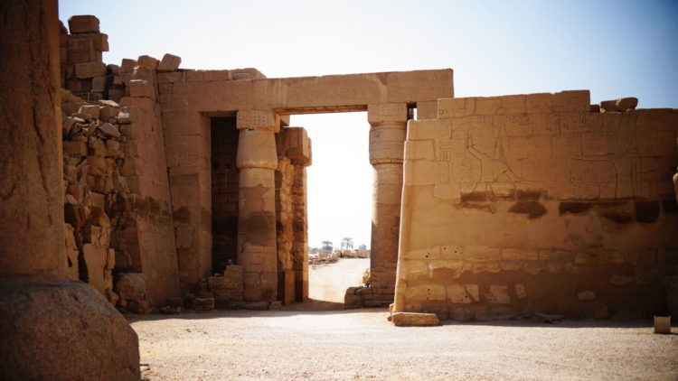 Un antico tempio egizio è stato scoperto durante i lavori di costruzione.