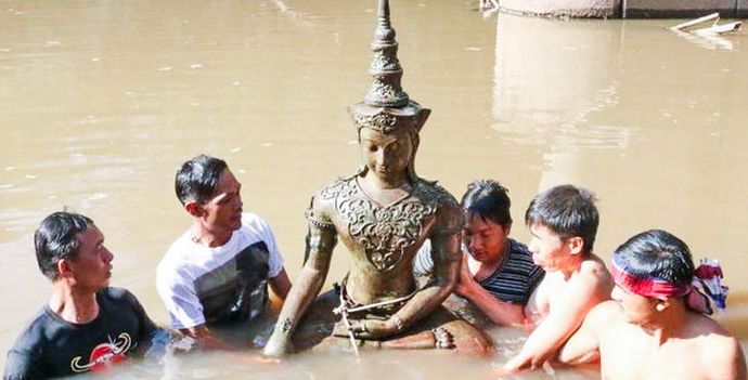 Un'antica statua del Buddha trovata in modo mistico