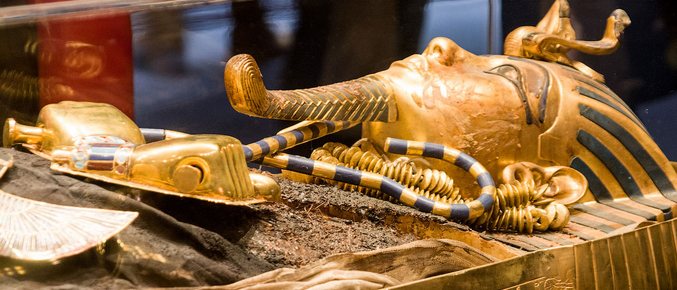 Lo spirito di Tutankhamon terrorizza il calciatore del Camerun