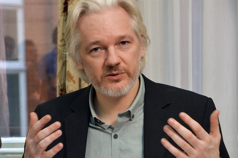 Julian Assange ha pubblicato uno strano codice: terapisti della cospirazione in perdita