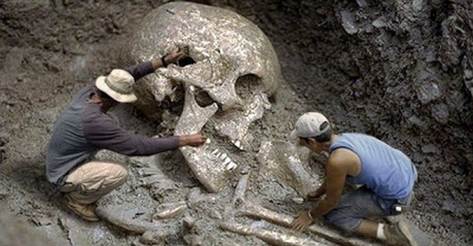 Piramidi egiziane costruite dai giganti