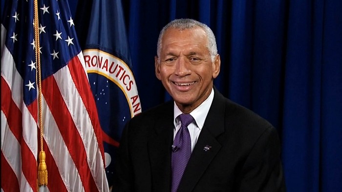 L'ex capo della NASA, Charles Bolden è scomparso senza lasciare traccia