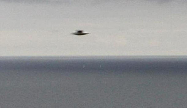 Un esperto ufologo ha chiamato false foto di UFO da Snowden