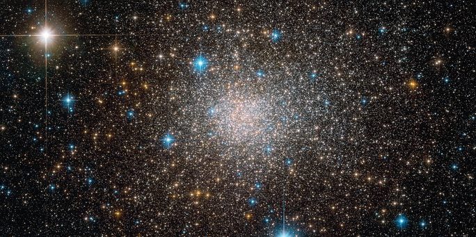 Questa strana stella binaria non agisce secondo le regole, e non è l'unica 