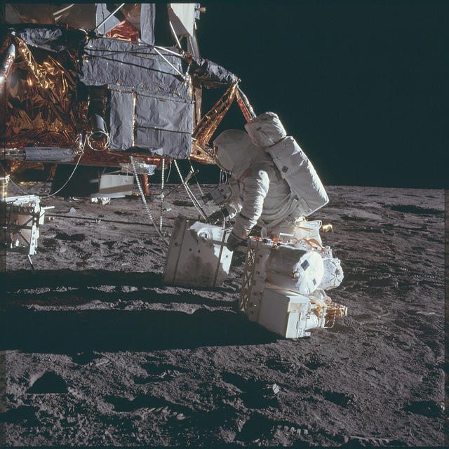 Foto della luna e spedizioni lunari in programma