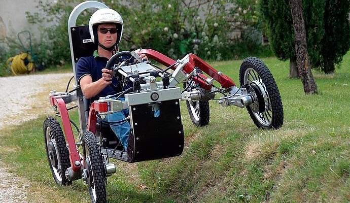 I francesi hanno creato un'auto a ragno unica con una croce incredibile