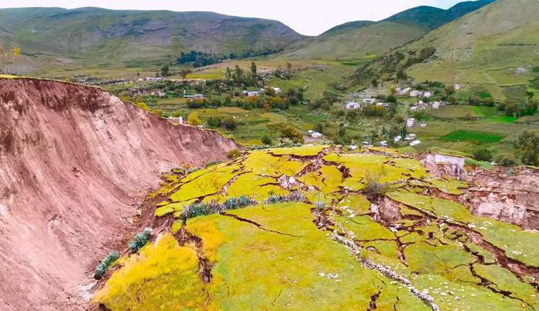 Crepe giganti hanno distrutto la città peruviana