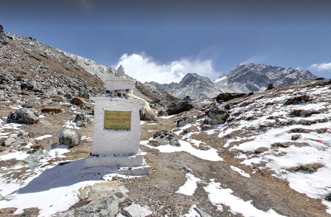 Vuoi fare un tour virtuale dell'Everest?