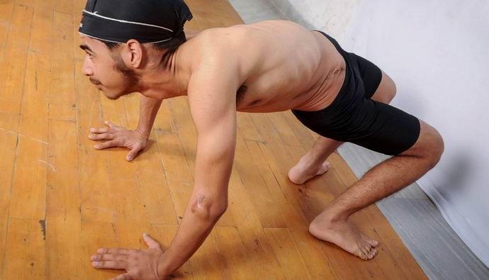 L'adolescente indiano ha colpito Internet con la flessibilità del suo corpo