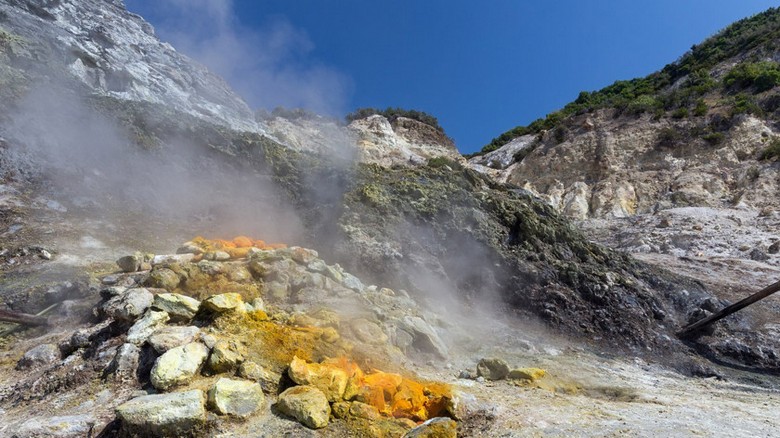 Gli scienziati italiani sono stati allertati dal supervolcano Campi Flegrei