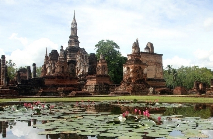 Come appariva la testa del Buddha nelle radici del sacro albero della bodhi