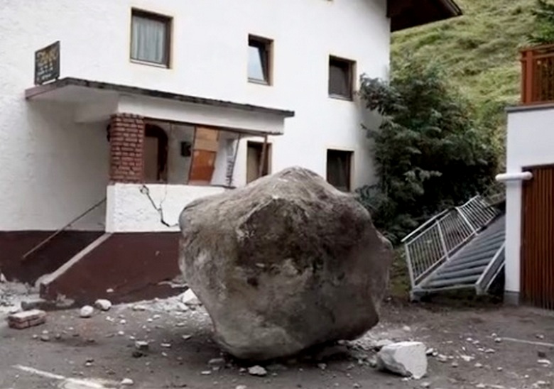Un blocco di pietra di 20 tonnellate ha quasi distrutto una casa in Austria