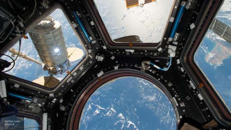 La telecamera ISS ha catturato un uomo nello spazio senza una tuta spaziale