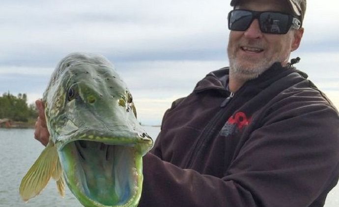 Il canadese ha catturato il luccio magico