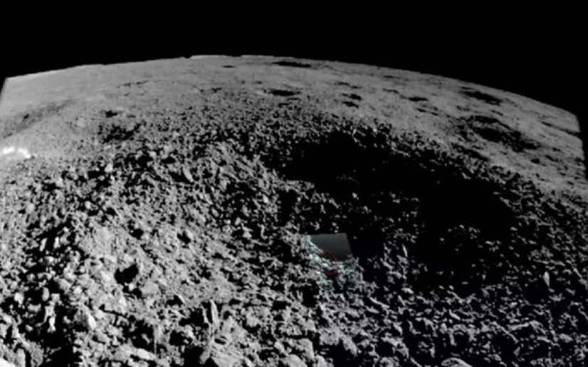 Il rover lunare cinese ha fatto nuove foto di una sostanza oscura sul lato opposto della luna.