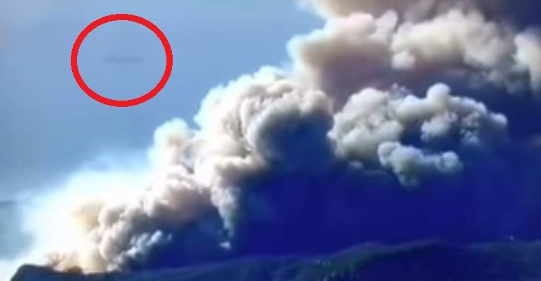 Un grande UFO ha colpito il video durante gli incendi in California