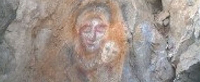 Il volto della Madonna è apparso su una roccia