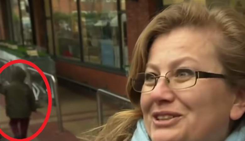 Il ragazzo è apparso dal nulla durante un rapporto televisivo