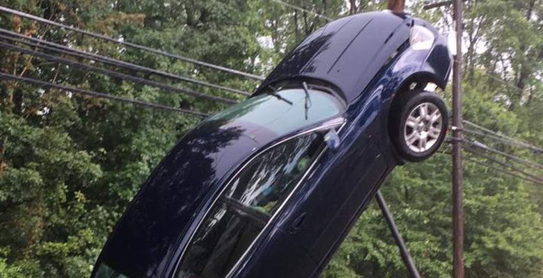 La macchina era dritta sulla strada