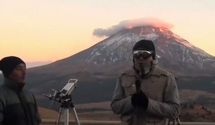 I messicani filmano la comparsa di un UFO sul vulcano per mostrarlo dal vivo