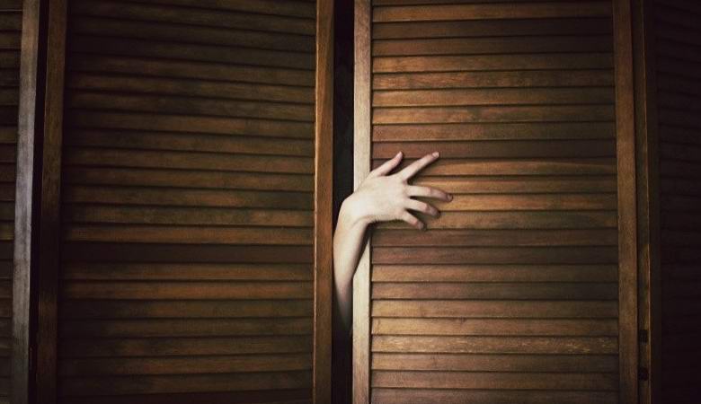 Il mistico gioco del nascondino, iniziato molti anni fa, terrorizza ancora il russo