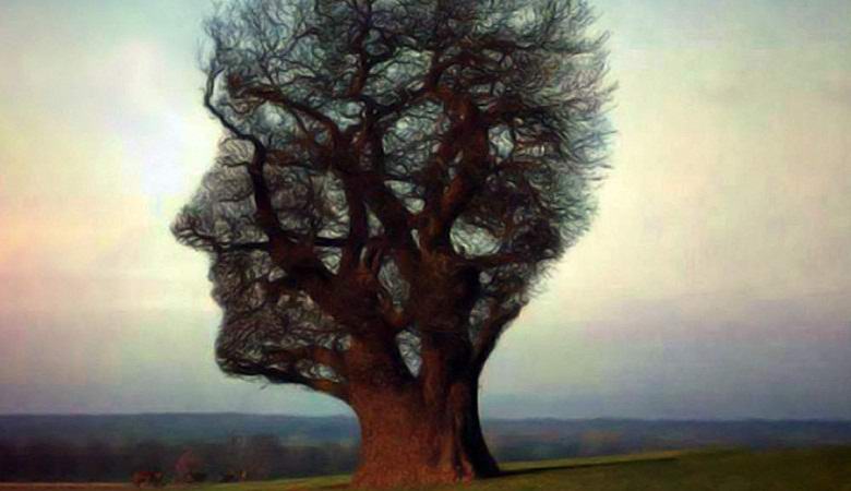 L'albero mistico ha preso la forma di una donna morta