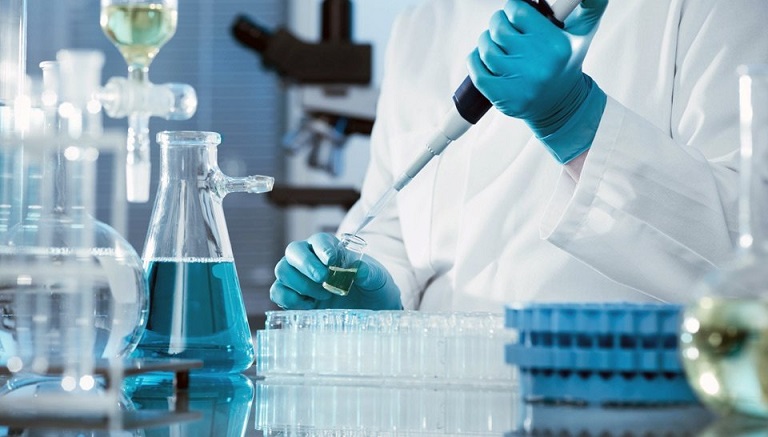 Un giovane tecnico di laboratorio americano si è accidentalmente infettato da un virus pericoloso.