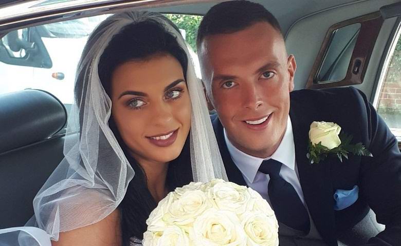 Gli sposi si sono sentiti a disagio quando hanno visto i fantasmi al loro matrimonio