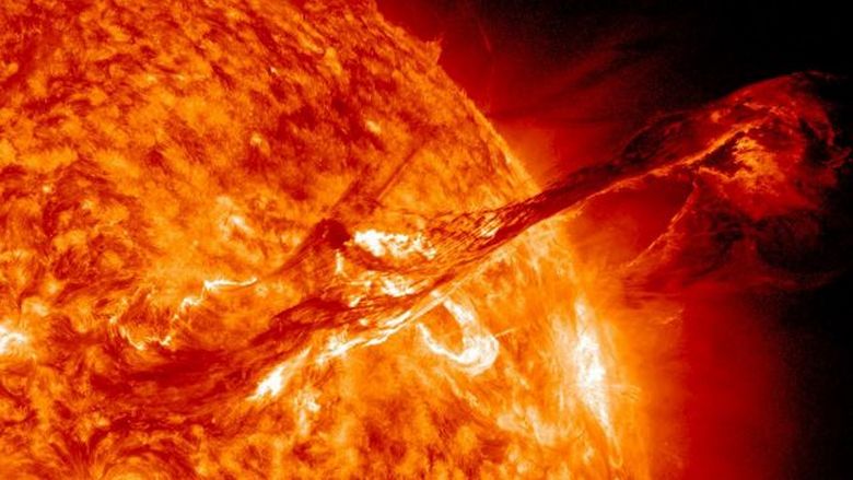 Un potente lampo sul sole: quali potrebbero essere le conseguenze?