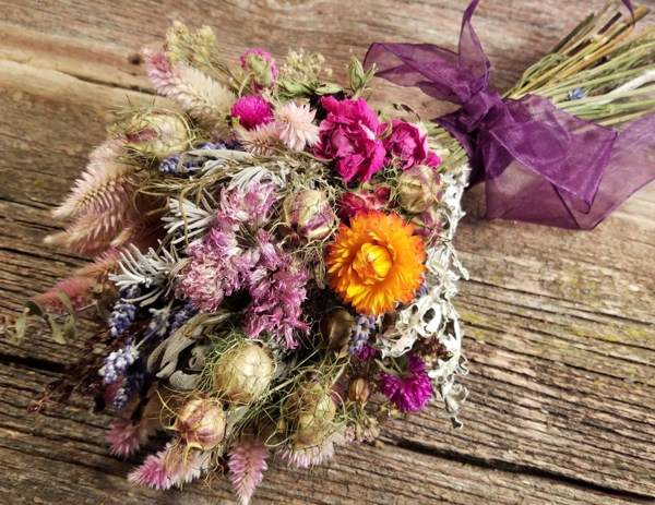 perché non puoi tenere i fiori secchi in casa 